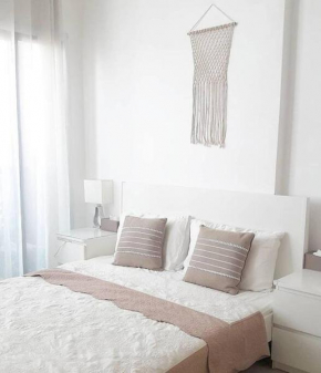 Modern Studio Oasis - Skyline Views, Private Balcony & Workspace